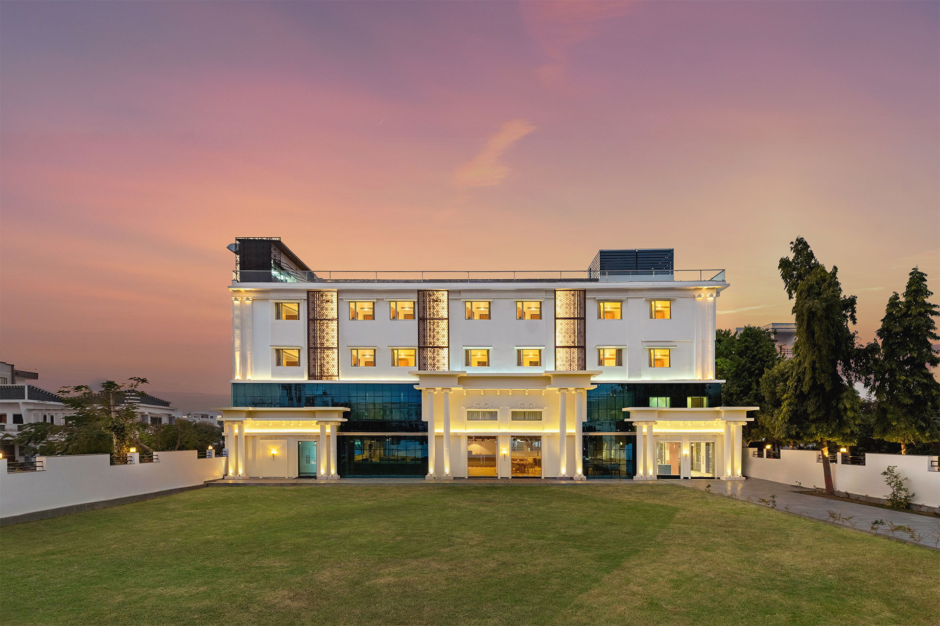 4-star-hotel-near-Kalkamata-road-Udaipur